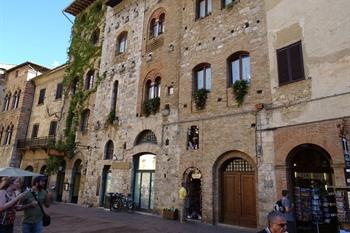 San Gimignano, piazza della Cisterna 