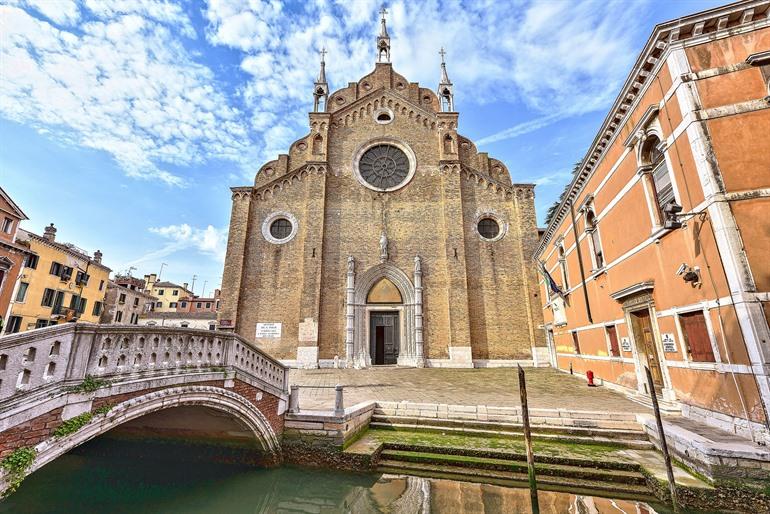 Santa Maria Gloriosa dei Frari bezoeken in Venetië