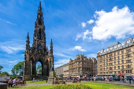 Scott Monument, aan de Princes Street in Edinburgh