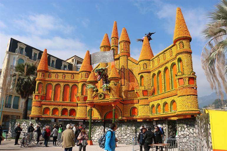 Sculpturen gemaakt van citroenen, Fête du Citron in Menton