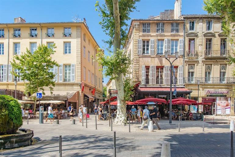 Shoppen op de Cours Mirabeau, Aix-en-Provence