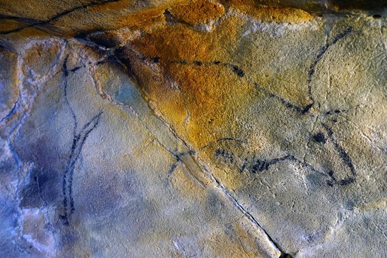 Sima de la Serreta met muurschilderingen 