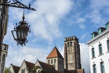 Sint-Brixiuskerk in Doornik