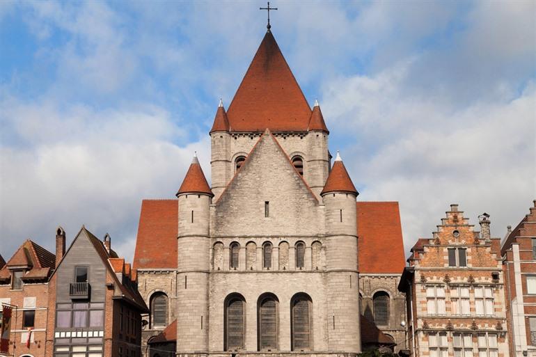 Sint-Kwintenskerk in Doornik