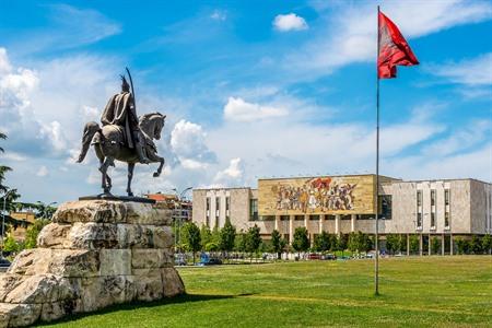 Skanderbeg Plein met standbeeld van Skanderbeg, Tirana