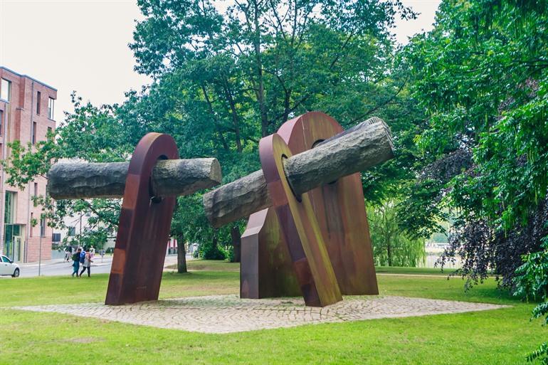 Skulptur 'Wik' in het stadspark