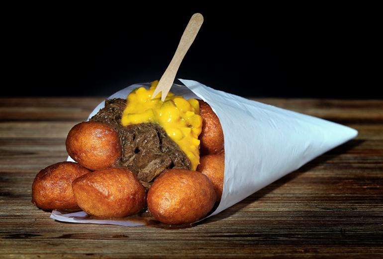 Smoutebollen met stoofvlees en pickles!