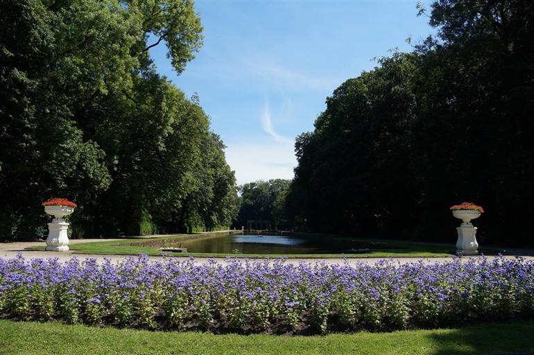 Spiegelvijver in het stadspark van Aalst