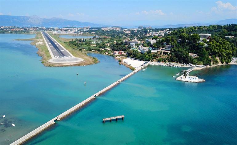Spot vliegtuigen bij Kanóni, Corfu