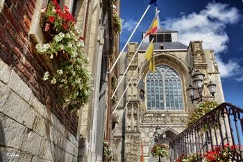 Stadhuis en kerk in Diest