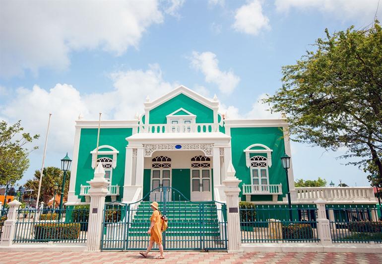 Stadhuis in de Wilhelminastraat, Oranjestad, Aruba