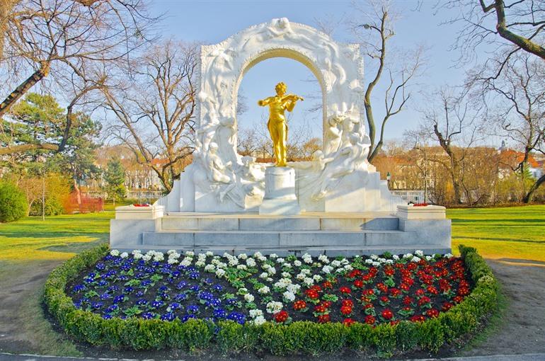 Stadtpark - beeld Strauss