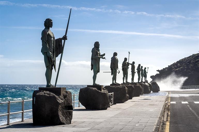 Standbeelden van de negen Guanches koningen in Candelaria