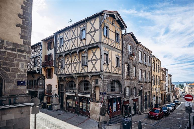 Straatbeeld Le Vieux Montferrand, Clermont-Ferrand