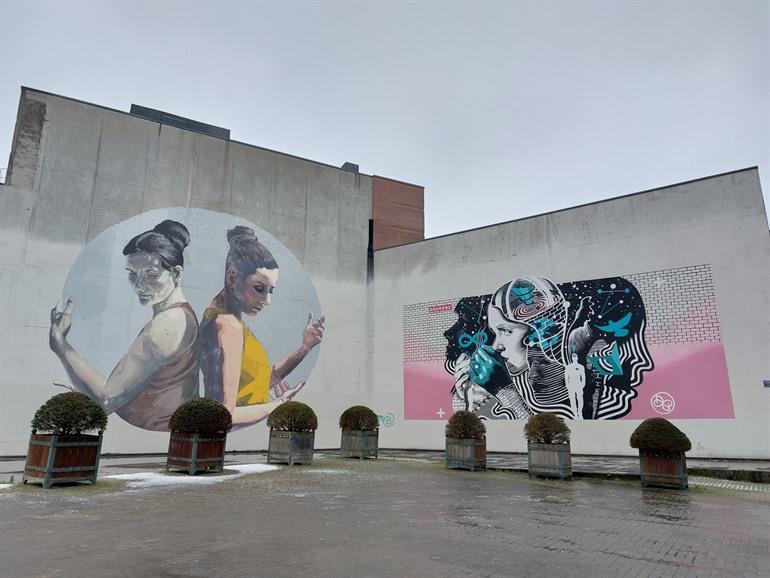 Street-art mural Mariela Ajras en Milu Correch in Louvain-la-Neuve