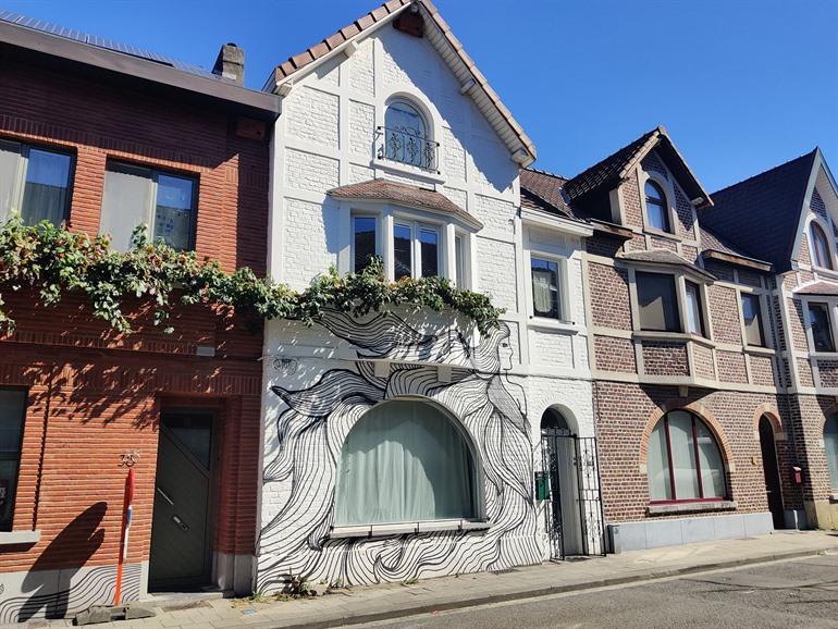 Street-art werk Langharige vrouw van Stina De Roeck, Kessel-Lo