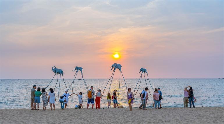 Sunset Sanato Beach Club, Phu Quoc