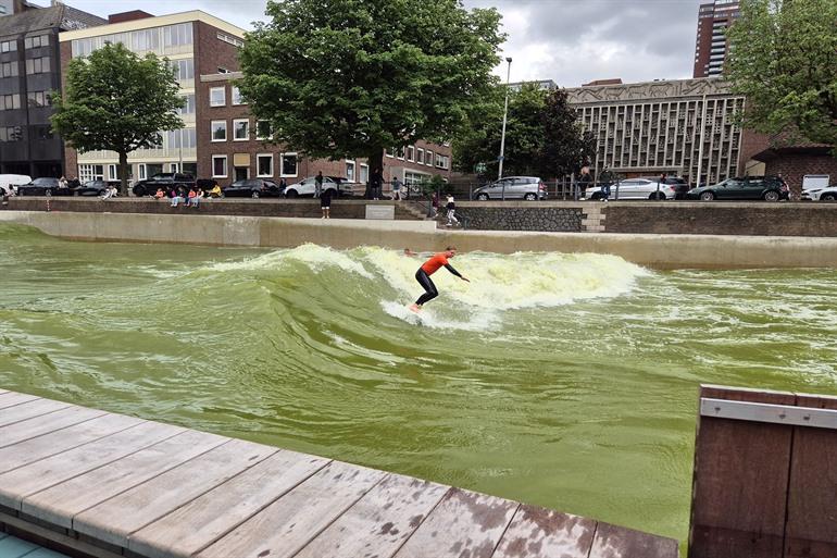 Surfen in Rotterdam bij RIF010