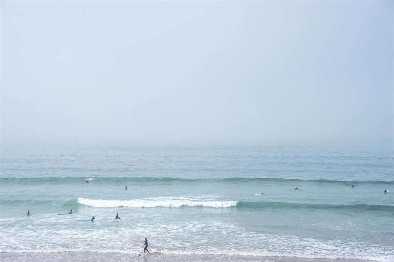 Surfers bij Taghazout Beach, Marokko