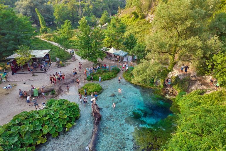 Syri i Kaltër, Blue Eye in Albanië