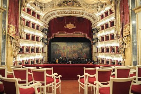 San Carlo theater in Napels bezoeken: wat zeker zien tijdens je bezoek? Alle info en tips