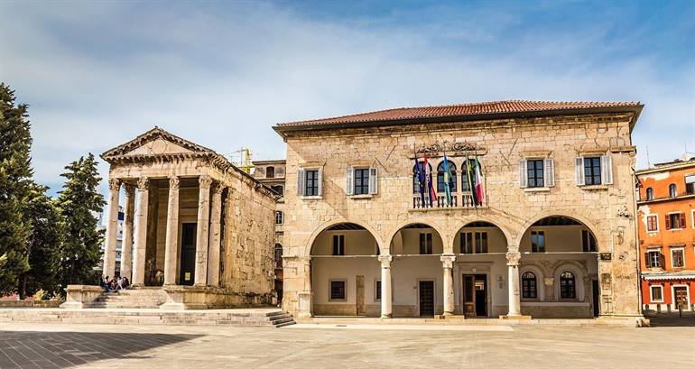 Tempel van Augustus Pula