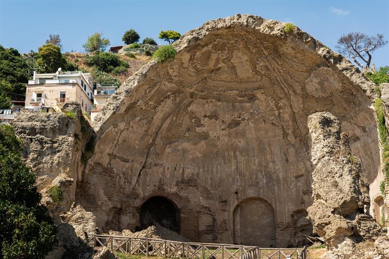 Tempel van Diana in Baia