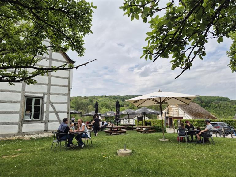 Terrasje doen bij Auberge du Prevost