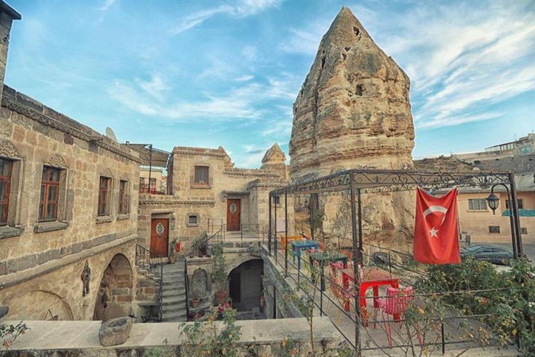 The Dorm Cave By Travellers  boeken