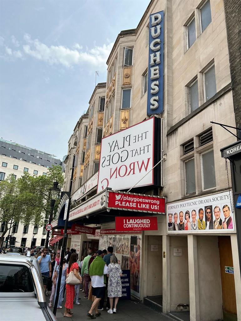 The Play That Goes Wrong, West End Londen