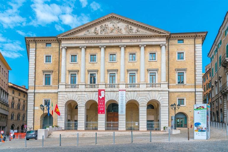 Theater van Ancona op het Piazza della Repubblica, Le Marche