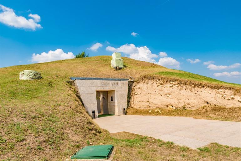 Thracische graftombe van Sveshtari bezoeken, Bulgarije