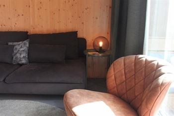 Tiny House Tilburg sofa