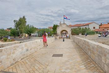 Toegangspoort tot Nin in Kroatië