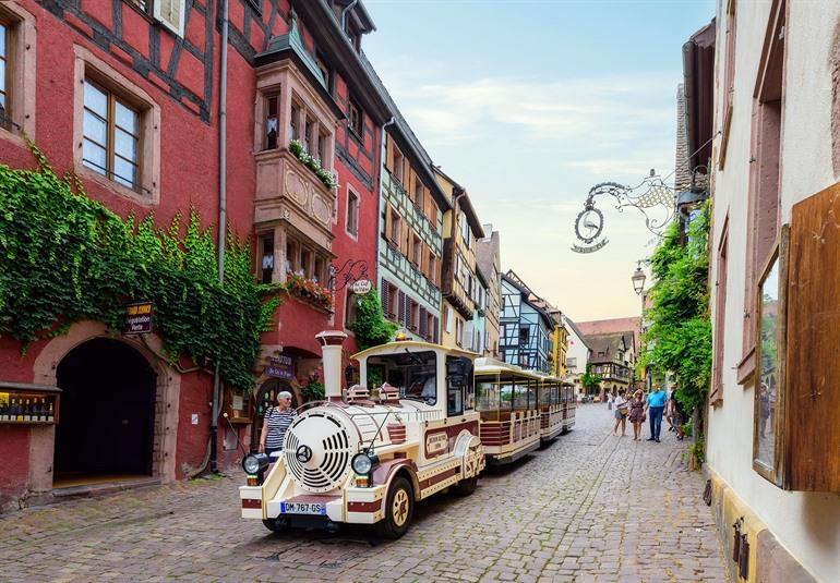 Toeristisch treintje in Riquewihr, Elzas