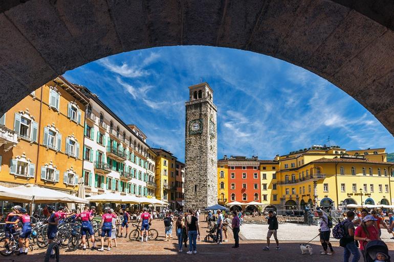 Torre Apponale aan het Piazza III Novembre