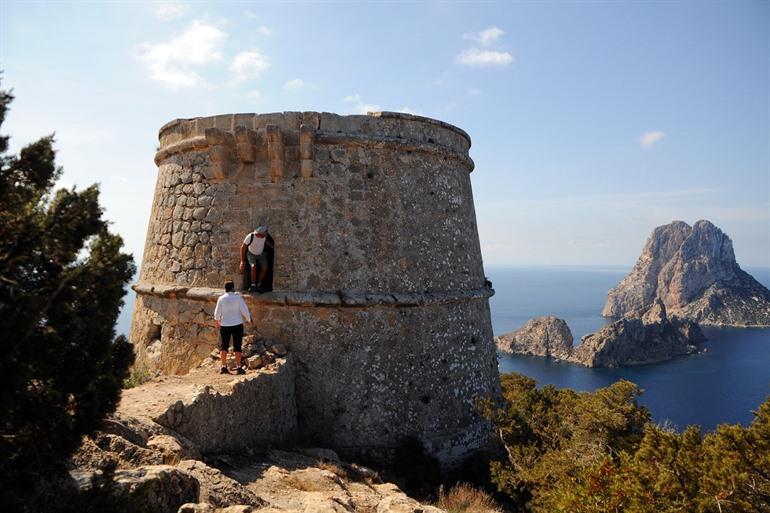 Torre Des Savinar met zicht op Es Vedrà