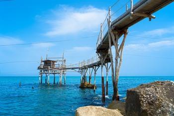 Trabocchi-bouwwerken bij Ortona, Abruzzen, Italië