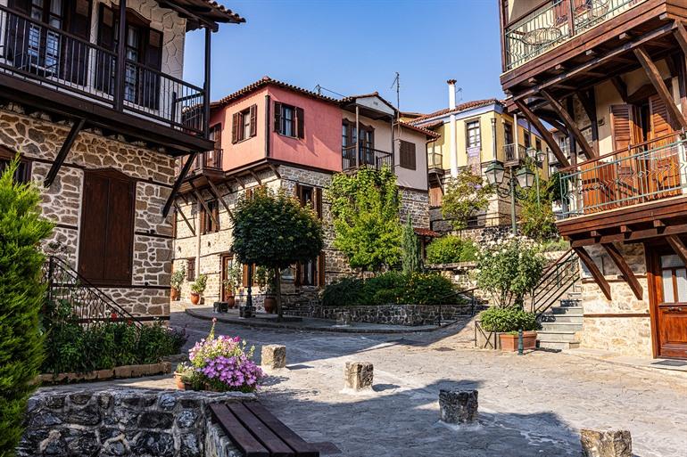 Traditionele huizen in bergdorpje Arnea