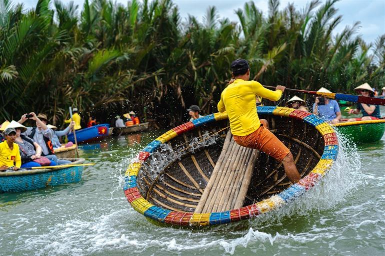 Traditionele mandboottocht door Coconut Palm Forest boeken vlakbij Hoi An