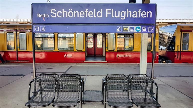 Trein in Berlijn Schönefeld 