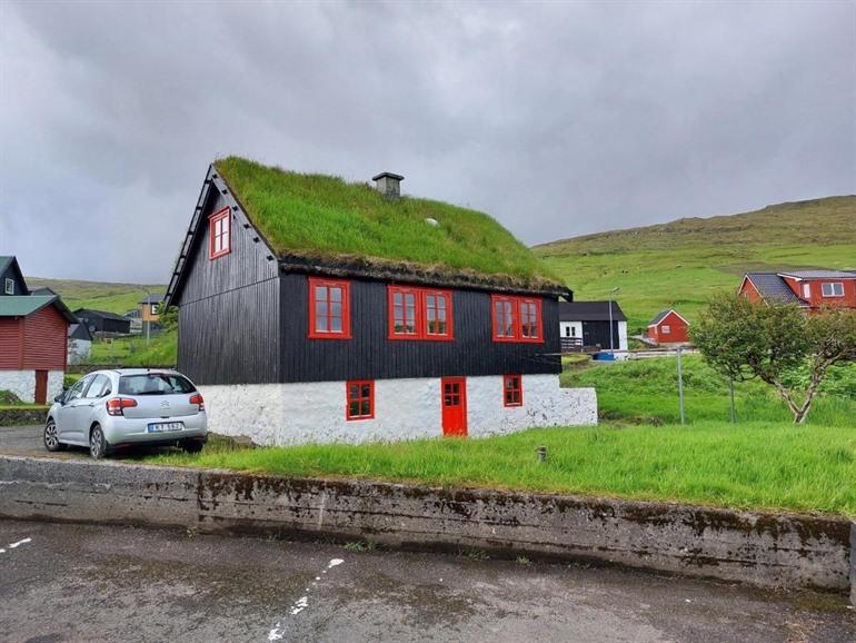Turf House Cottage boeken in Miðvágur