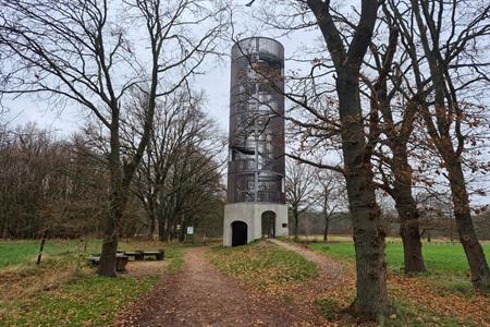 Niemansland wandelroute (11,2 km): een grenswandeling langs een oude smokkelroute en een uitkijktoren
