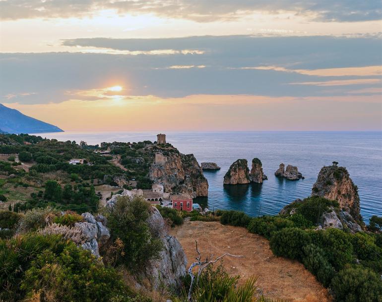 Uitzicht Faraglioni di Scopello, Sicilië