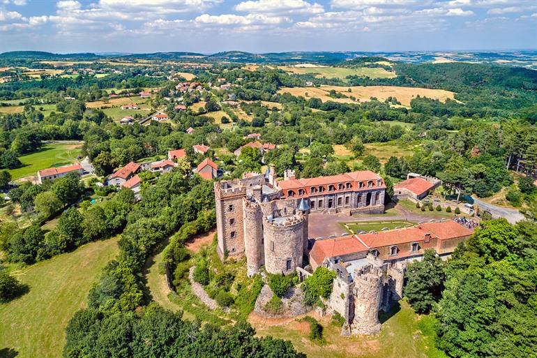 Uitzicht op Château de Chazeron, Auvergne