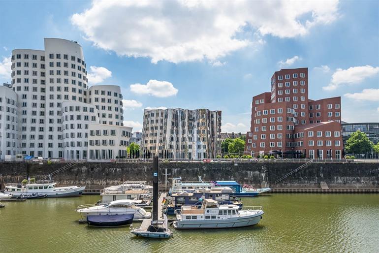Uitzicht op de Gehry Bauten gebouwen in Düsseldorf