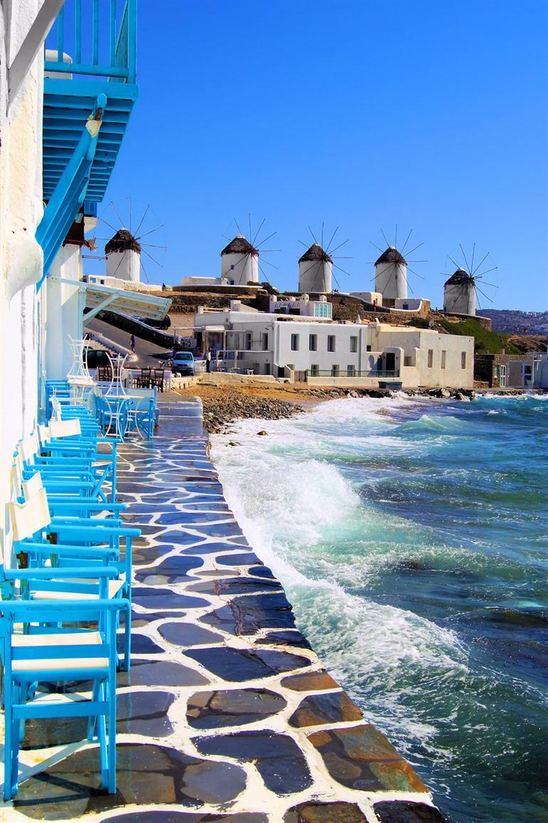 Uitzicht op de iconische windmolens, Mykonos