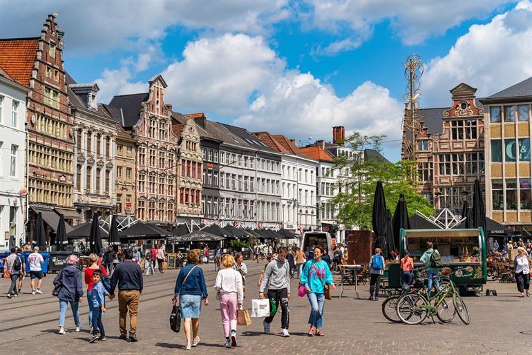 Uitzicht op de Korenmarkt in Gent