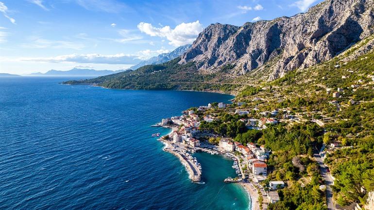 Uitzicht op de kust van Podgora, Makarska Riviera, Kroatië