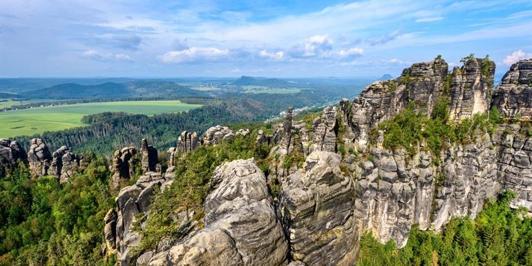 Uitzicht op de Schrammsteine rotsformaties